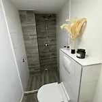 بيت للعطل Art House /15 Min. Duesseldorf Messe,airport &