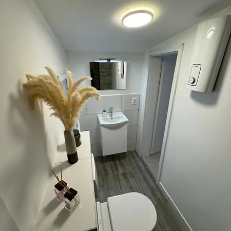- 15 Min Duesseldorf Messe, Airport,