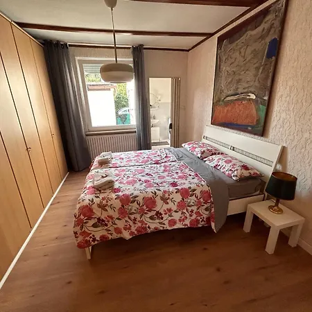 Art House /15 Min. Duesseldorf Messe,airport & Vakantiehuis