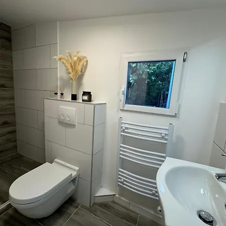 Vakantiehuis Art House /15 Min. Duesseldorf Messe,airport & Meerbusch